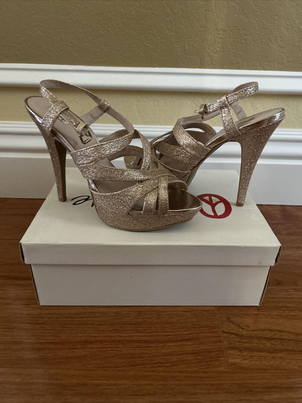 Olsenboye Gold Glitter Platform Stilettos Heels Shoes Women's Size 8.5 Party